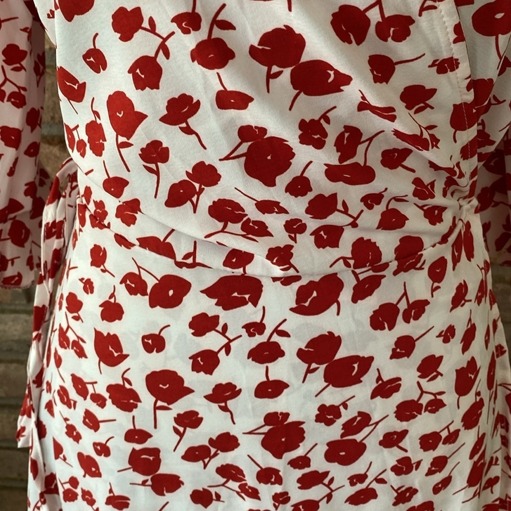 Floral Wrap Dress in Red and White Large NWT - Picture 5 of 14